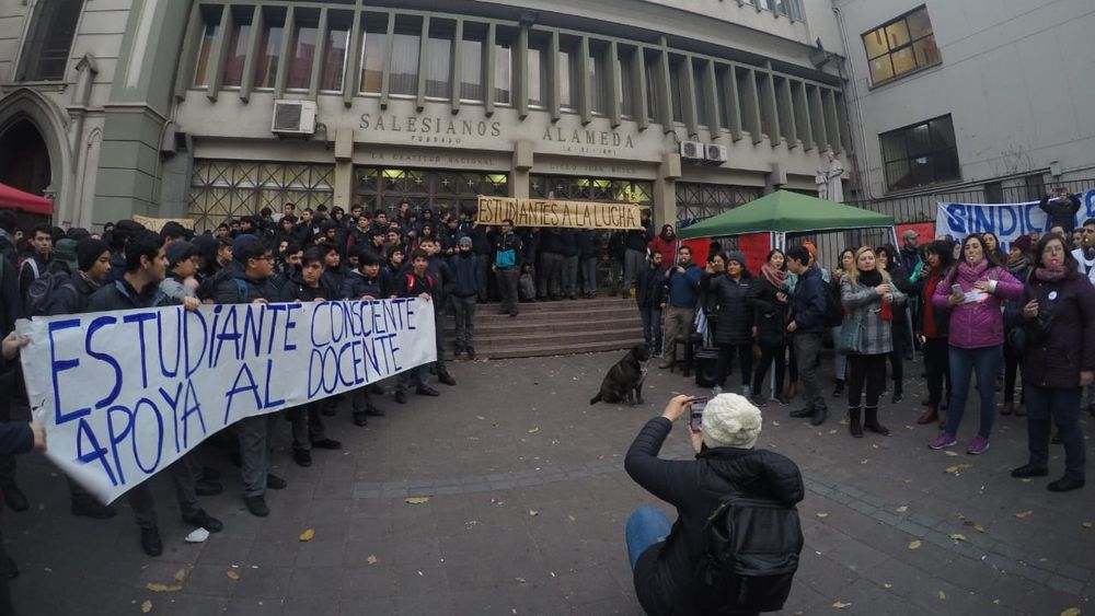 Primera huelga en 128 años: Los trabajadores del Salesianos Alameda se manifiestan por mejoras laborales