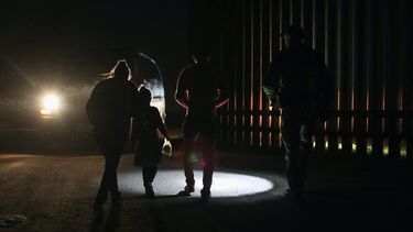 EE.UU. deporta a recién nacidos de madres inmigrantes