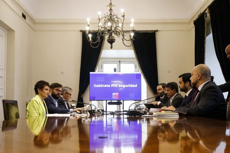 Gabinete Pro Seguridad scaled e1707936251237.jpg