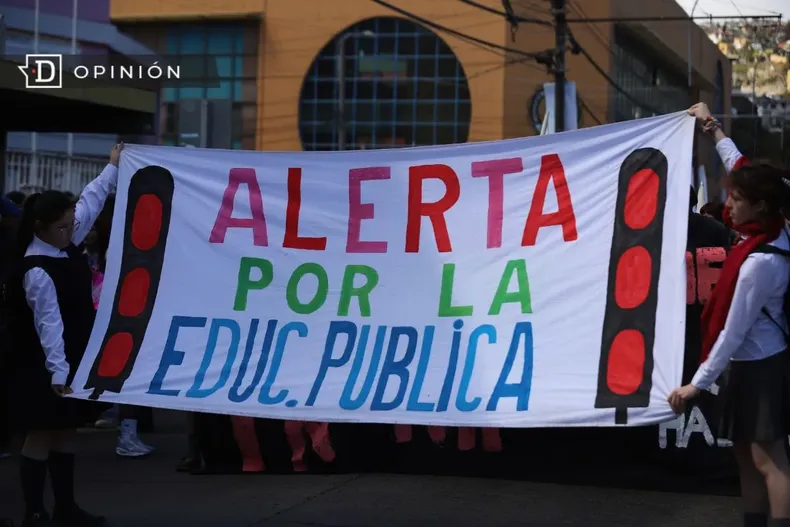 28001 manifestacion por la educacion publica.webp