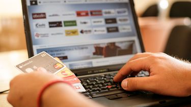 Reclamos post compra alcanzan 65%: Llamar por teléfono es el canal más frecuente