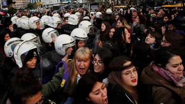 VIDEO| Intervención Un violador en tu camino es duramente reprimida en Turquía