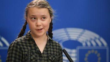 Greta Thunberg humilla a influencer misógino Andrew Tate que se vanaglorió de sus autos