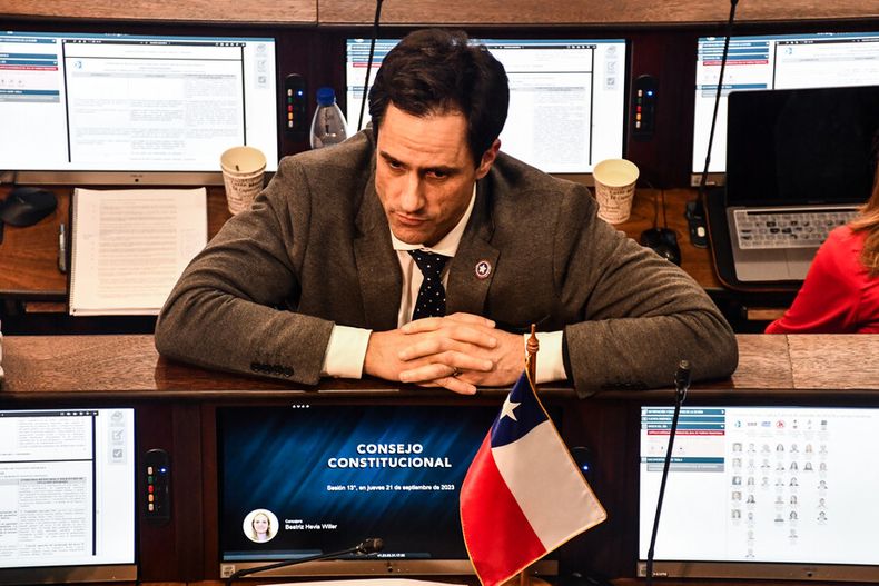 Jefe de bancada de republicanos Luis Silva.jpg