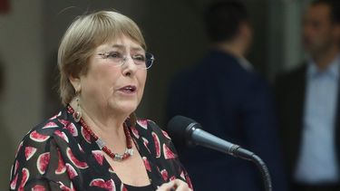 Bachelet y proceso constituyente: Dejemos en su lugar “la irrelevancia de la lucha de egos”