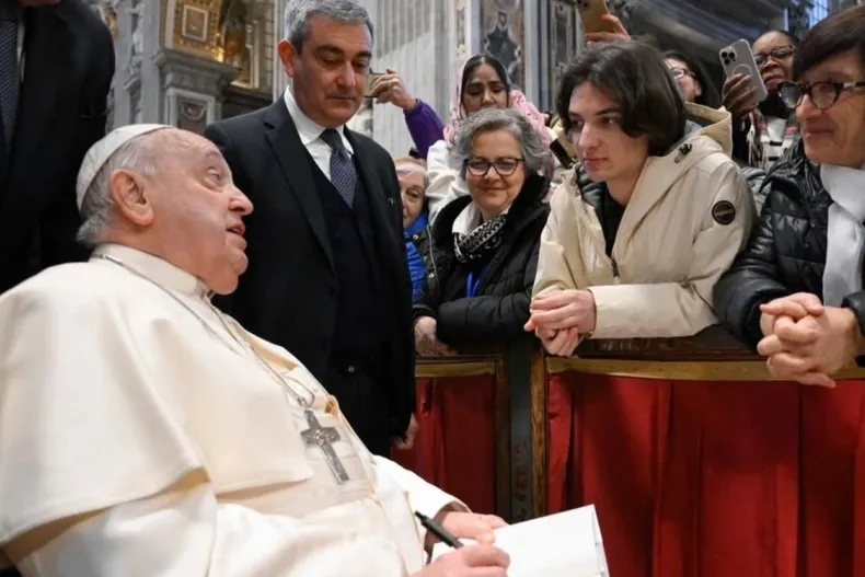 11946 papafranciscoenfermo.webp