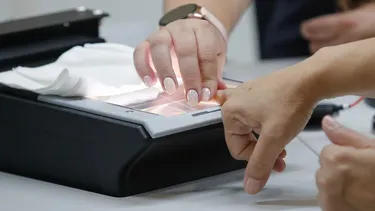 Pese a estrés por crisis de carnet y pasaportes funcionarios descartan paro: El colmo fue envíos a un supermercado