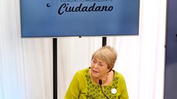 Michelle Bachelet lanza su fundación con nuevo gesto al lenguaje inclusivo: Amigues los incluye a todos