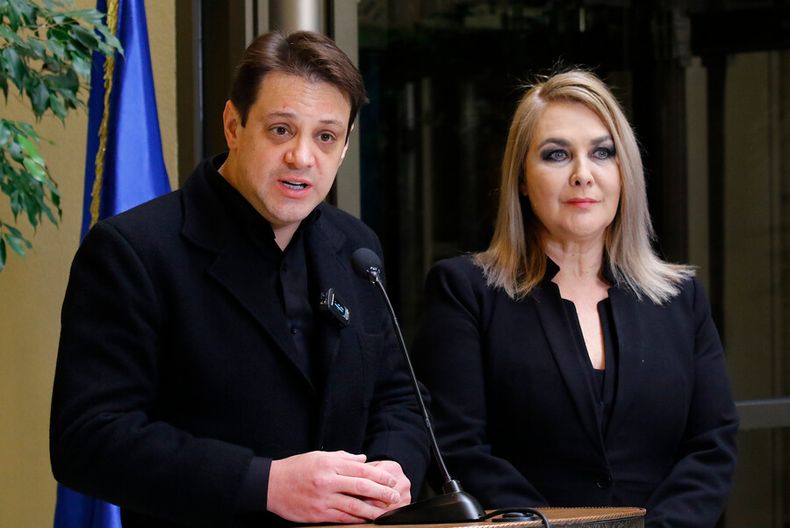 pamela jiles y gaspar rivas.jpg