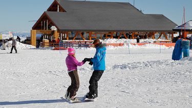 Turismo en invierno: Alojamientos aumentan en Tarapacá y Santiago y bajan en Valparaíso