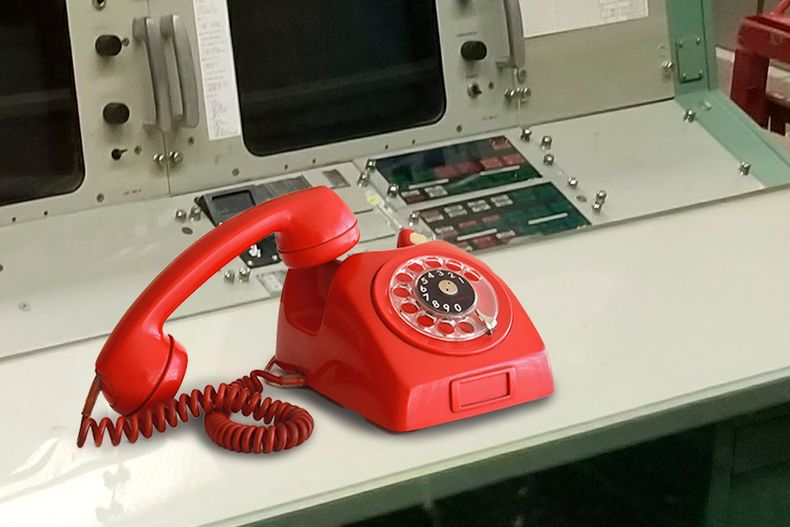 telefono rojo.jpg