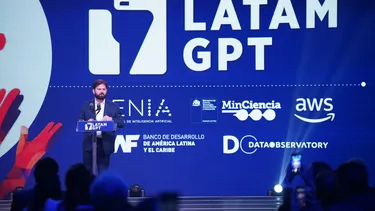 Cómo funciona Latam-GPT: la primera IA abierta creada con datos latinoamericanos liderada por Chile