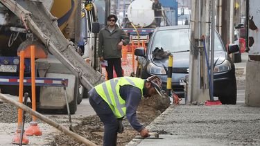 Joven demuestra responsabilidad de municipio de Chillán por caer en vereda en reparación