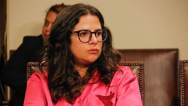 Es preocupante: Ministra Orellana responde a la entrega de licencias a papitos corazón