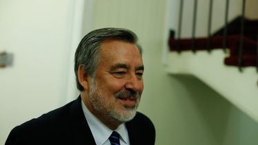 Guillier reactiva campaña e inicia encuentros programáticos autoconvocados