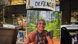 Autopsia encuentra 57 balas en defensor ambiental baleado por la policía de Estados Unidos