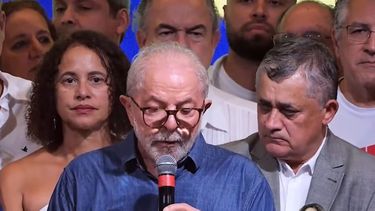 El Desconcierto | Lula durante su discurso este domingo tras ganar el balotaje 1.jpg