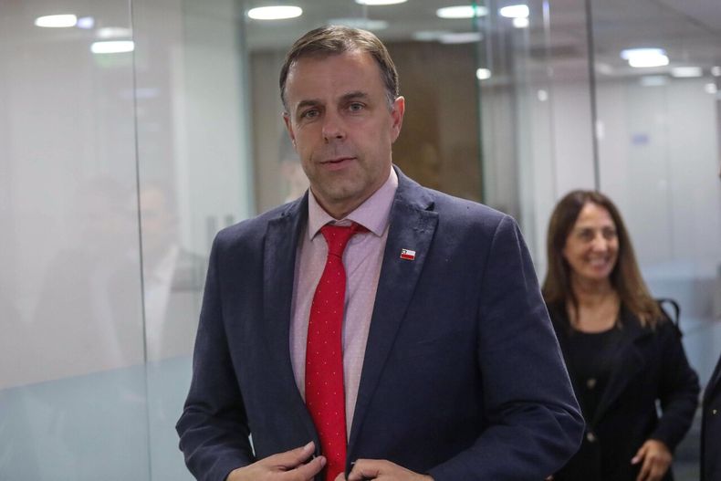Delegado Germán Codina y alcalde Sebastián Sichel podrían enfrentar una polémica - Agencia Uno