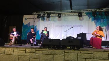 Una tarjeta para que la UDI lea un libro cada cinco años: Las propuestas en cultura de tres candidatos presidenciales