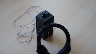 Estudiantes crean laringe electrónica con manos libres: Reduciría cuadros depresivos y ansiedad