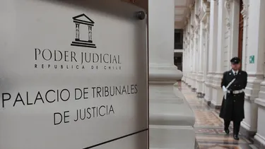 El Desconcierto | funcionarios publicos en la mira judicial  investigan desde estafa piramidal a asignacion transparente de estudios.webp
