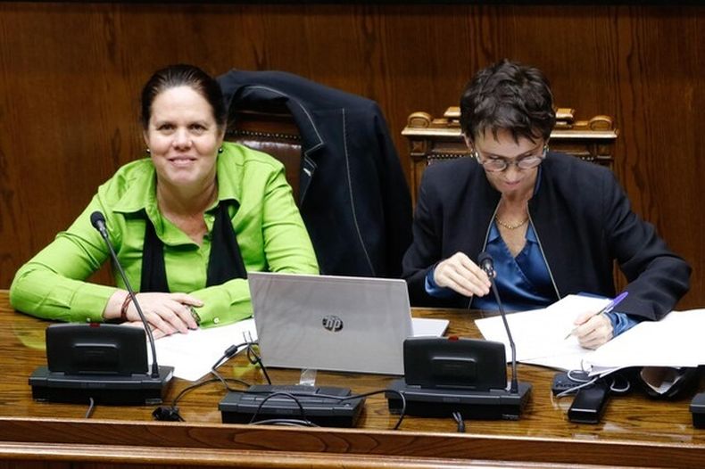 10583 mayaytoha1.jpg