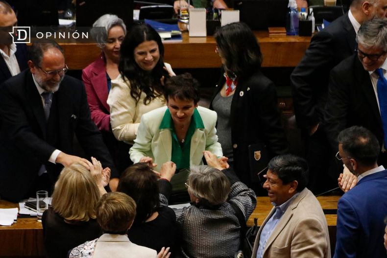 5639 acusacion constitucional a ministra toha.jpg