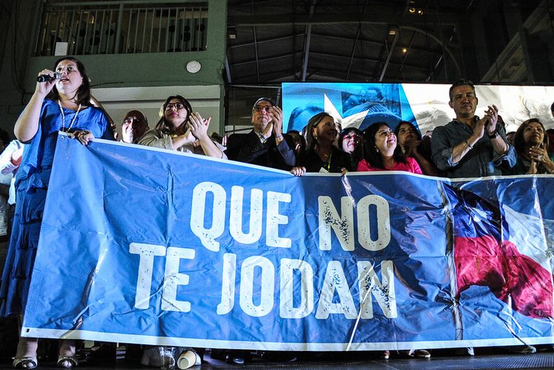Oficialismo celebra triunfo del En contra.jpg