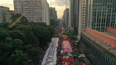Miles de brasileños gritan Fuera Bolsonaro tras el escándalo de las vacunas contra el COVID-19