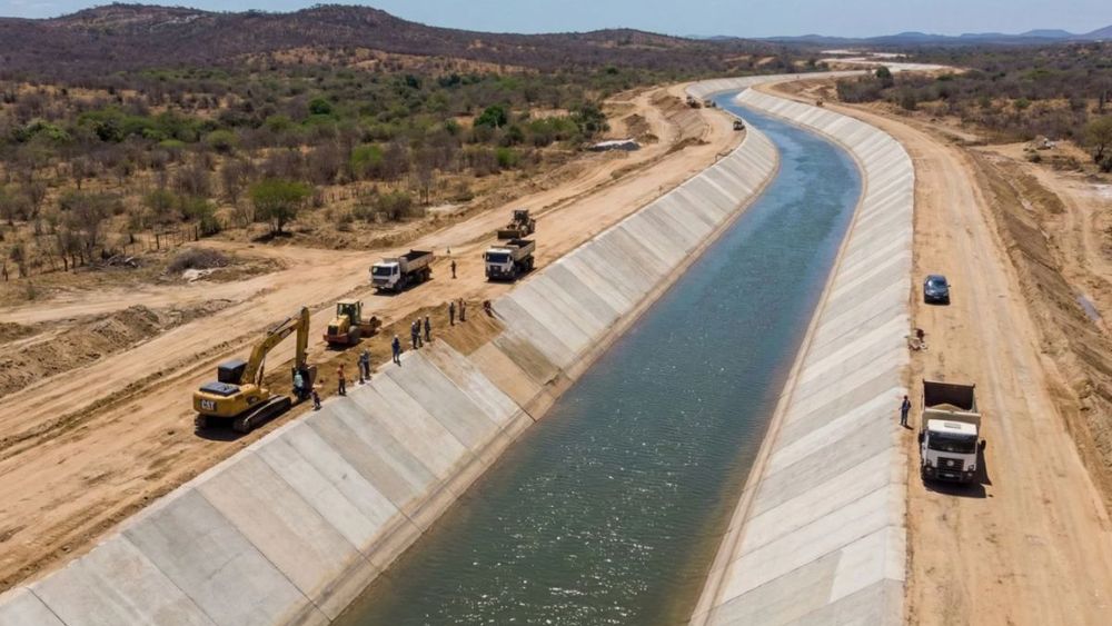 Ante la crisis climática y la sequía, Brasil y otros países apuestan por la ingeniería hídrica con ríos artificiales para asegurar el suministro de agua.