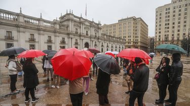 Lluvia en Santiago regresará con viento y un pulso importante: Ya han caído 27 mm y se esperan más de 20 mm