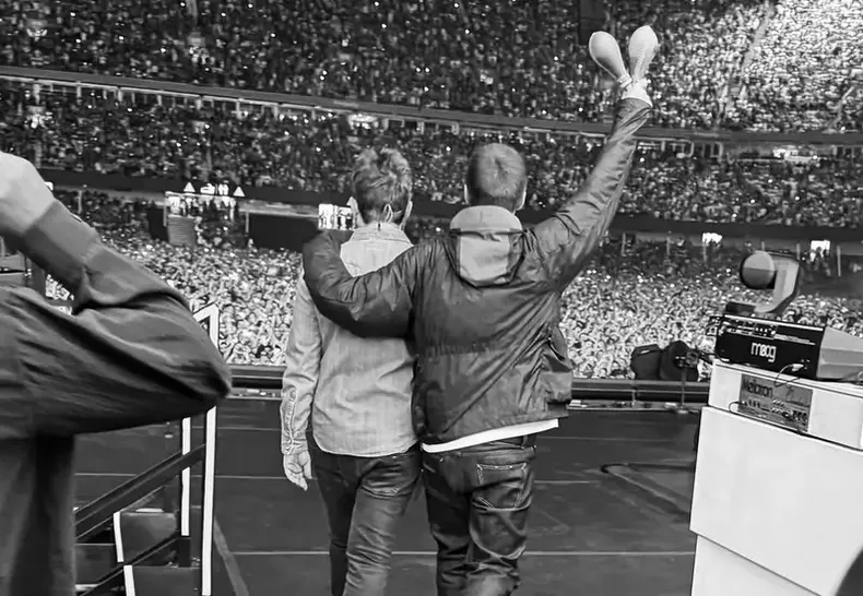 18641 screenshot 2025 07 05 at 10 01 26 con canciones clasicas y j.webp