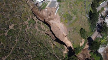Socavones: Advierten que ante circulación relevante de agua situación puede empeorar rápidamente
