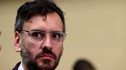 De Rementería aboga por sus derechos de padre junto a Karol Cariola y denuncia que la PDI llegó hasta el hospital