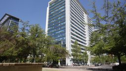 Fachada de edificio de Las Condes se desprendió: Inmobiliaria pagará $4 millones y reparará fallas