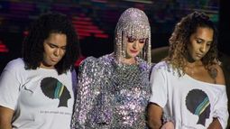 VIDEO| Katy Perry homenajea a Marielle Franco en el Sambódromo junto a su hija y hermana