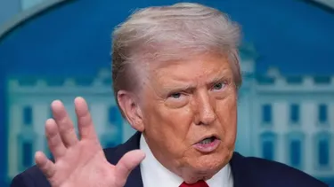 Donald Trump anuncia 10% de arancel global tras portazo de la Corte Suprema a sus gravámenes recíprocos