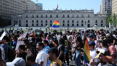 Ningún voto para quienes discriminan: Nueva marcha por el Orgullo LGBT convocó 80 mil personas en Santiago