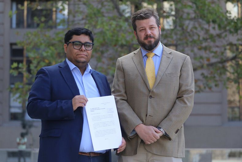 Diputados del Partido Republicano entregan carta en La Moneda.jpg