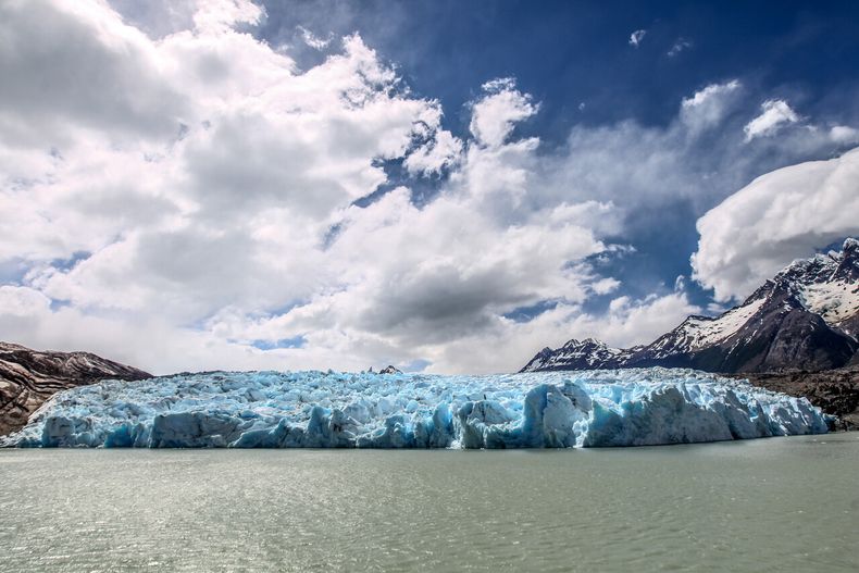 Legislación argentina de Javier Milei pone en peligro los glaciares en Chile - Foto: Agencia Uno
