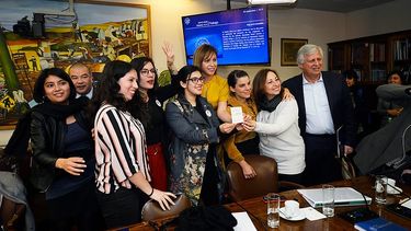 40 horas: La estrategia de la oposición para mantener en agenda un proyecto incómodo para Piñera
