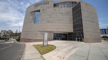 El Desconcierto | tres universidades logran 100 de eficiencia investigativa estudio confirma que el exito cientifico no depende del presupuesto.webp