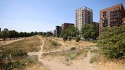 Un parque reseco en Londres mientras el Reino Unido enfrenta su cuarta ola de calor del verano, con alerta ámbar por calor y la mitad de Inglaterra en sequía oficial, según la Agencia de Medio Ambiente. Julio va camino de ser el más seco registrado. Fotografía: EFE