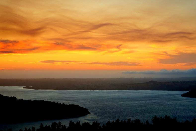 Paisaje del lago Lleu Lleu, en la Región del Biobío, un territorio profundamente valorado por comunidades mapuche.