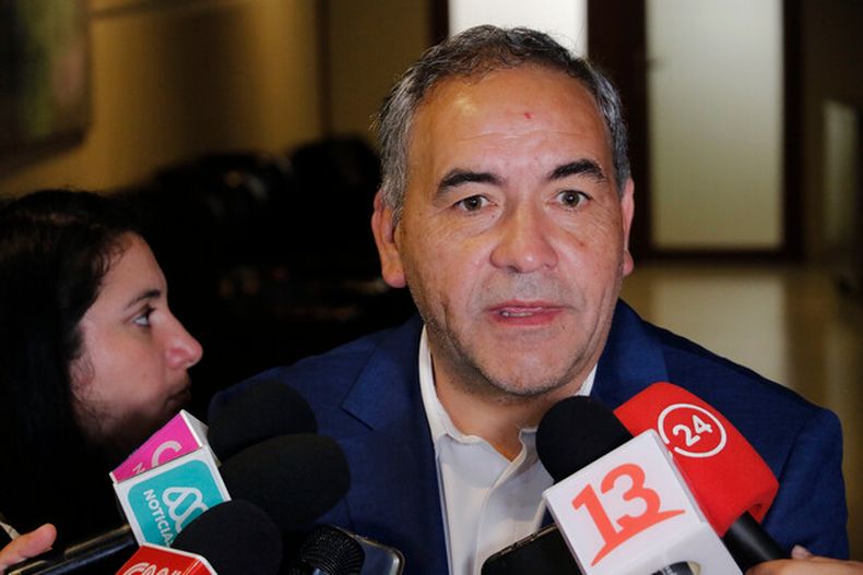 Senador Fidel Espinoza Agencia Uno.jpeg