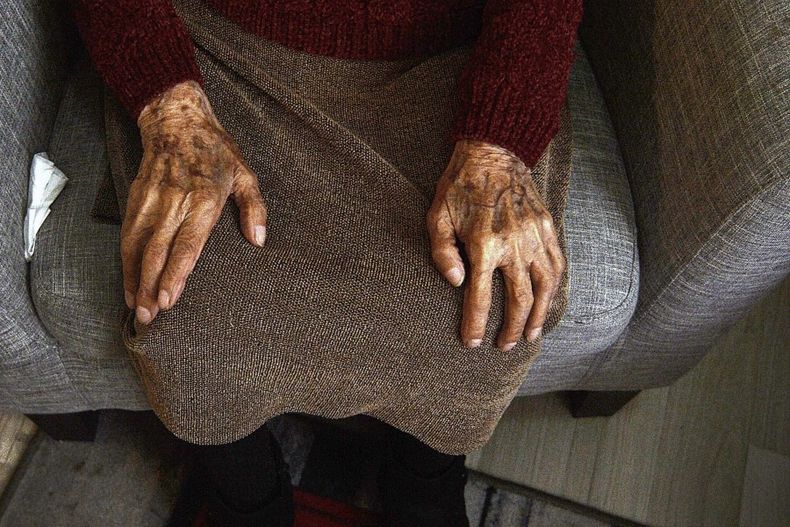 1872 adulto mayor.jpg