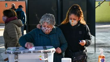 Votarán 400 mil mujeres más que hombres: Así son los electores que sufragarán en mayo