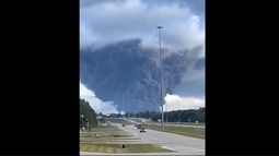 VIDEO| Incendio en planta química genera alerta y evacuación masiva en EE.UU.