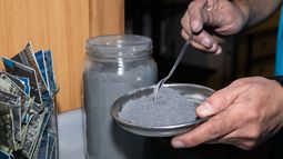 Minería urbana: Proyecto chileno aplica tendencia de extraer metales de la basura electrónica