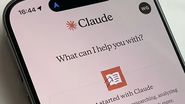 Creadores de Claude denuncian presión de Trump por acceso a datos privados de usuarios y uso de IA para controlar armas